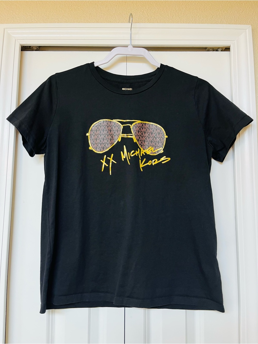 Michael Kors women’s Tee with Yellow-Trim Sunglasses Graphic